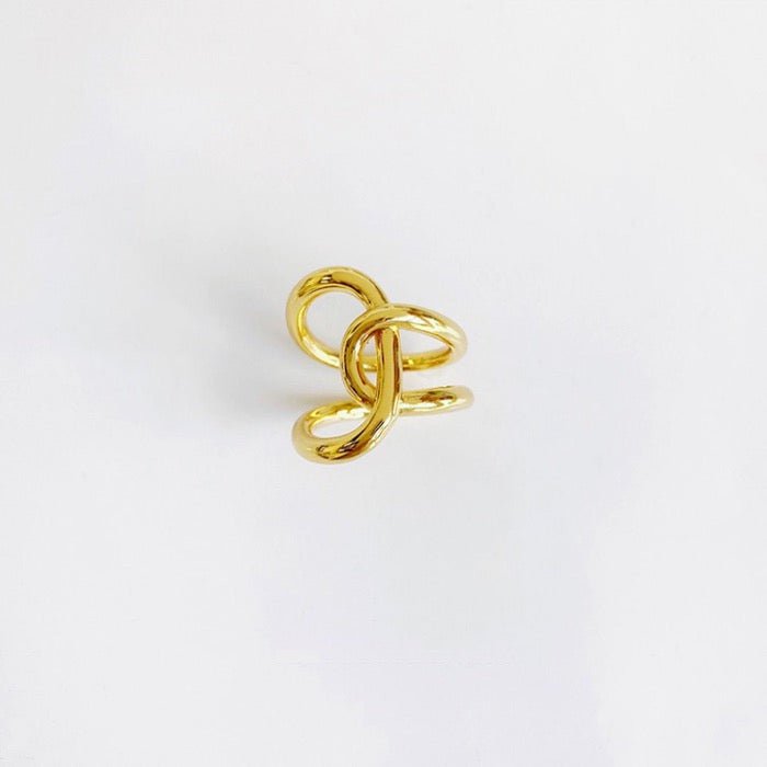 Crossover rings with a geometric flowing design