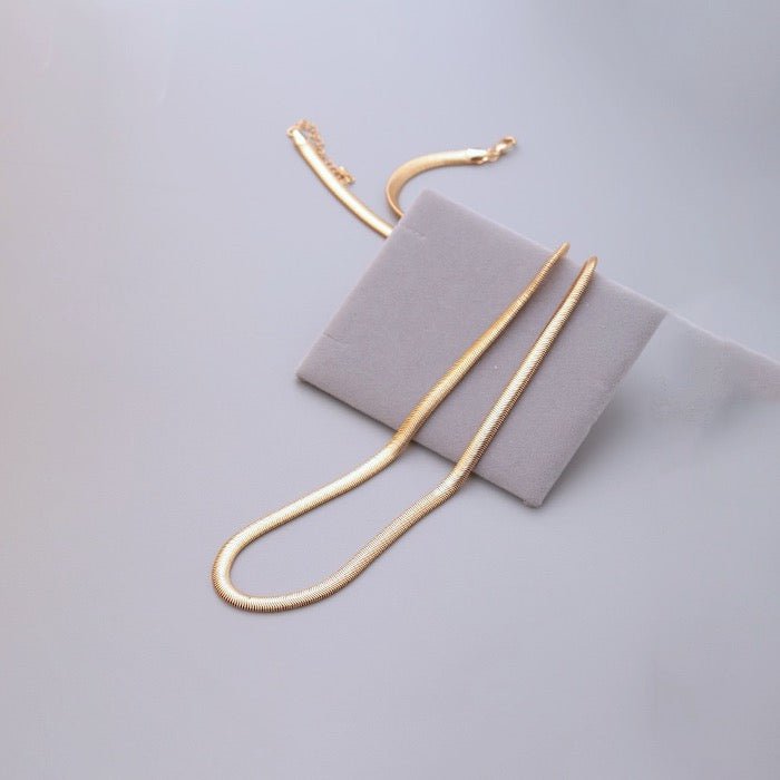 Tijdloze zachte serpentijnbotketting