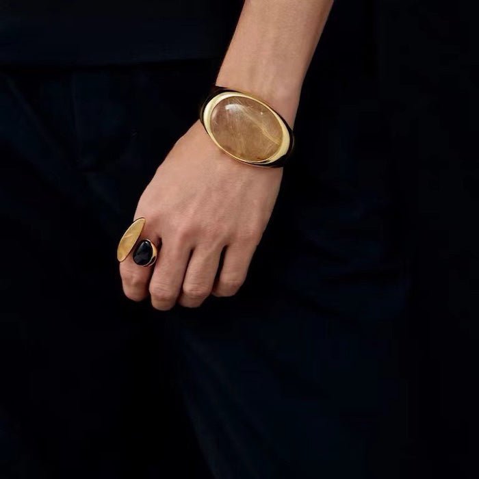 Vetgedrukte minimalistisch goud rutileerde kwarts breedbarmant