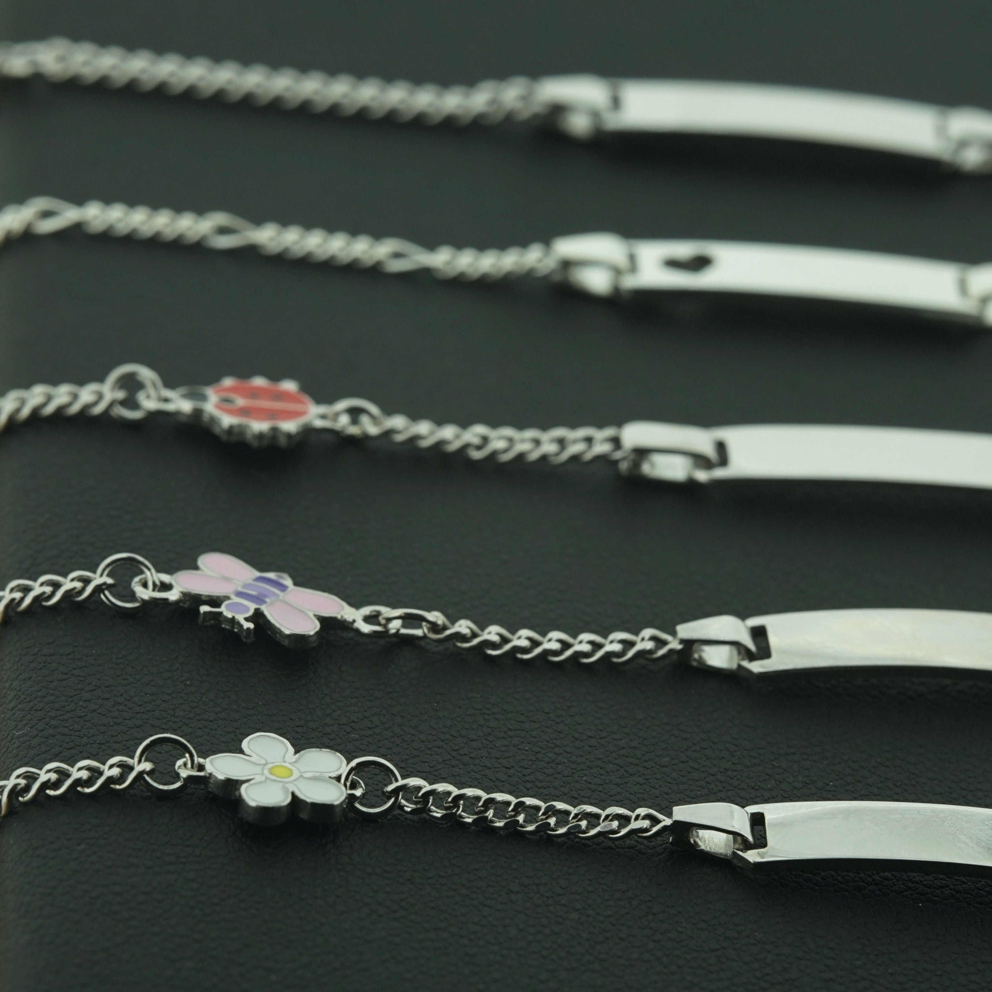 Babyarmbandje met Naam | Lieveheersbeestje