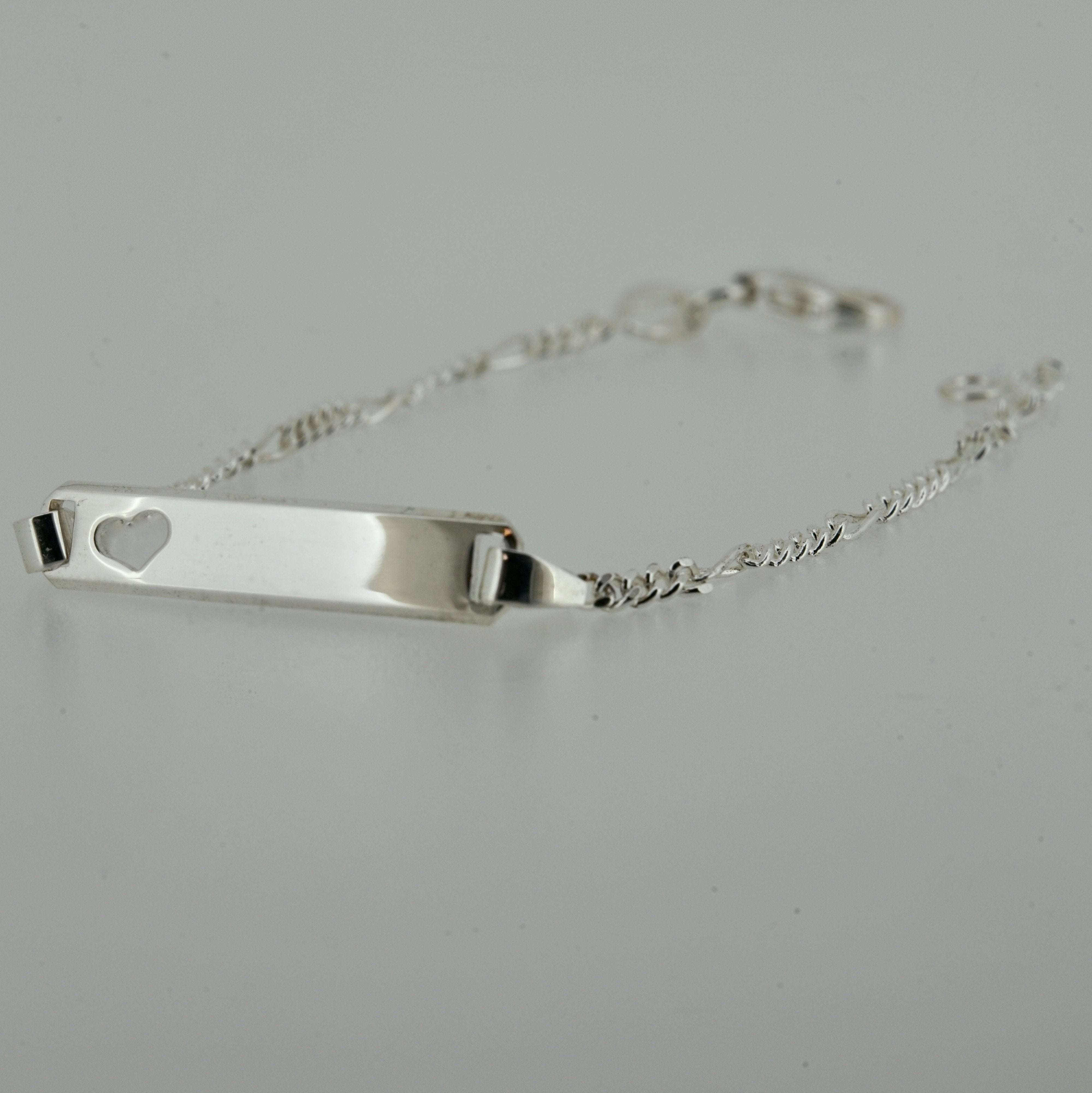 Babyarmbandje met Naam | Hart Figaro