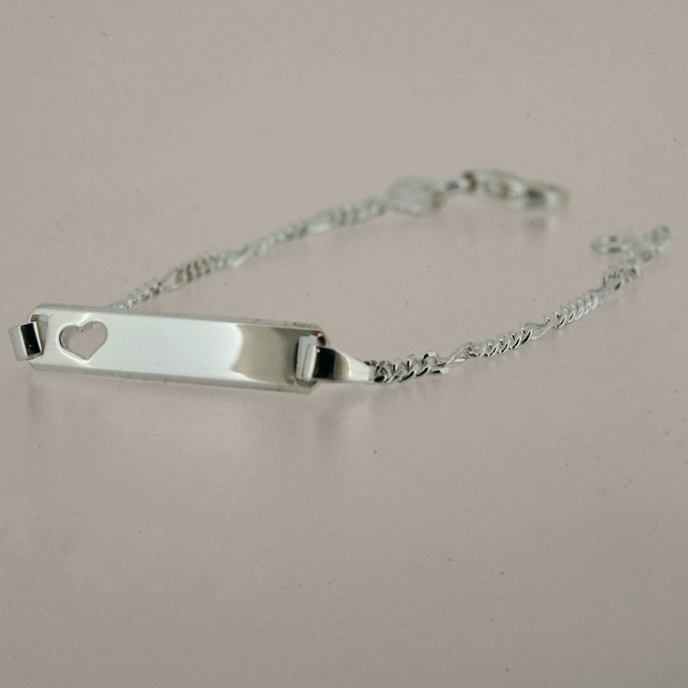 Babyarmbandje met Naam | Hart Figaro