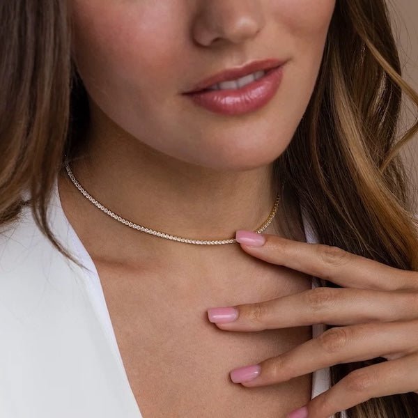 Tijdloze sprankelende choker met diamantlook