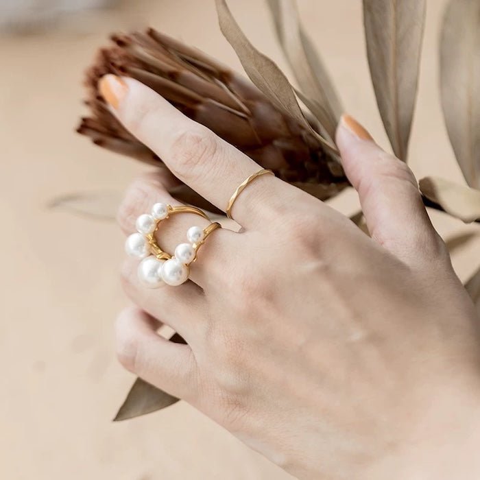 Bold look u shape pearl ring