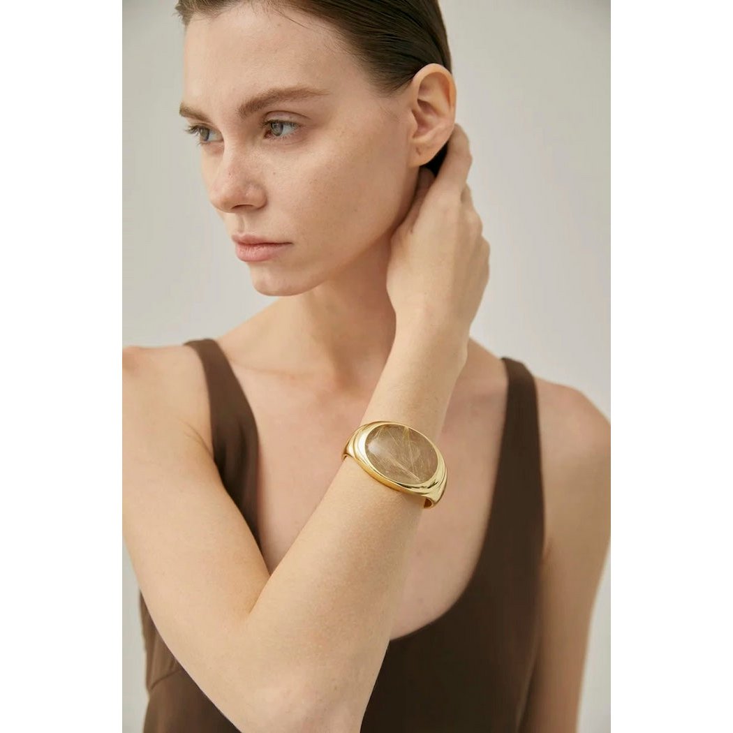 Vetgedrukte minimalistisch goud rutileerde kwarts breedbarmant