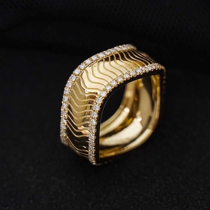 Luxurious accordion fold texture ring
