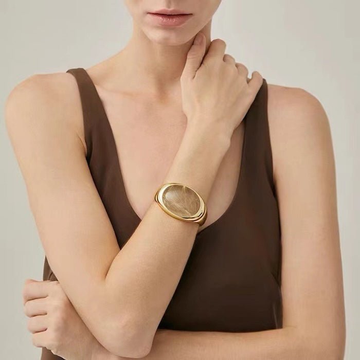 Vetgedrukte minimalistisch goud rutileerde kwarts breedbarmant