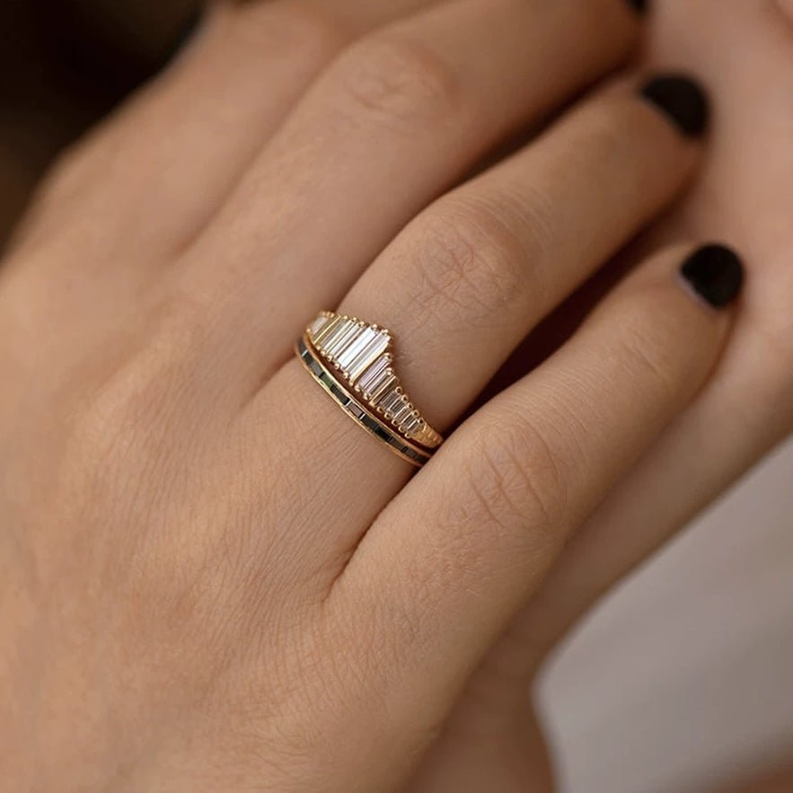 Overgangs eeuwigheid gaat met smaragd-gesneden stenen