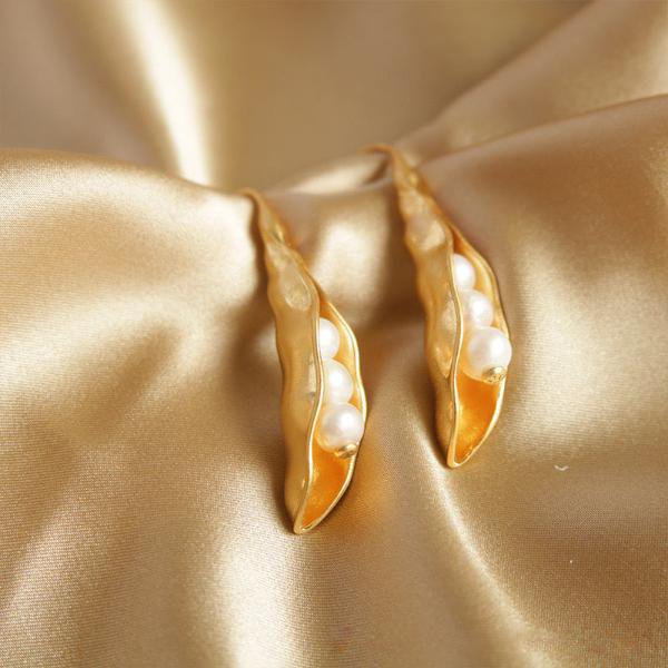 Vintage style Pea Pod Design gold earrings