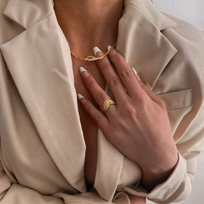 Luxurious accordion fold texture ring
