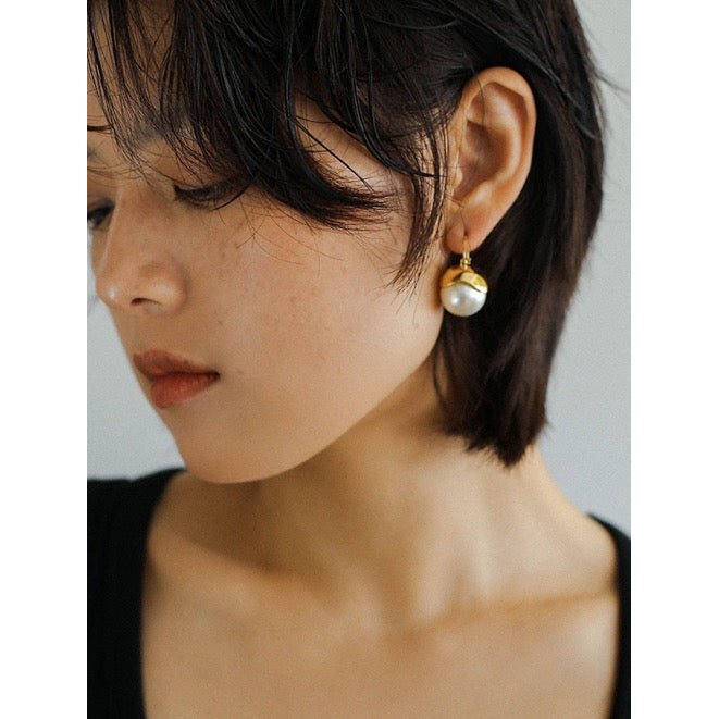 Chic modern vintage pearl drop earrings