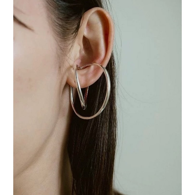 Geometric 3D ear cuffs with flowing lines, one pair